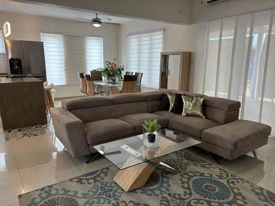 Modern Relaxing Vacation Villa Οράνχεσταντ 0*,  Αρούμπα