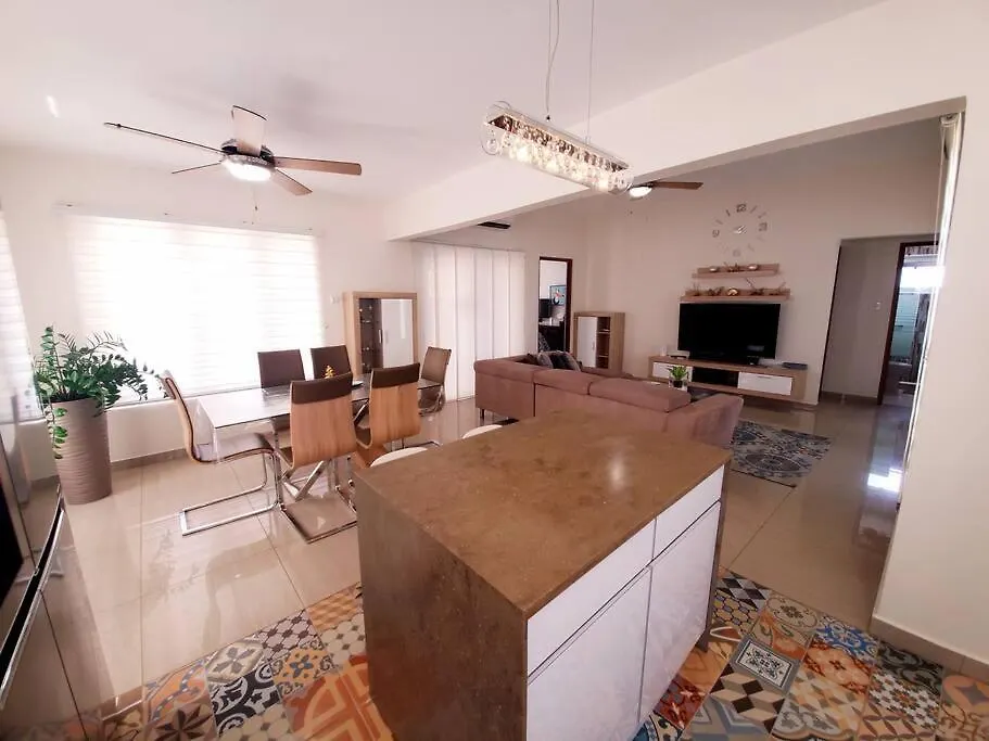 Modern Relaxing Vacation Villa Oranjestad Semesterbostad