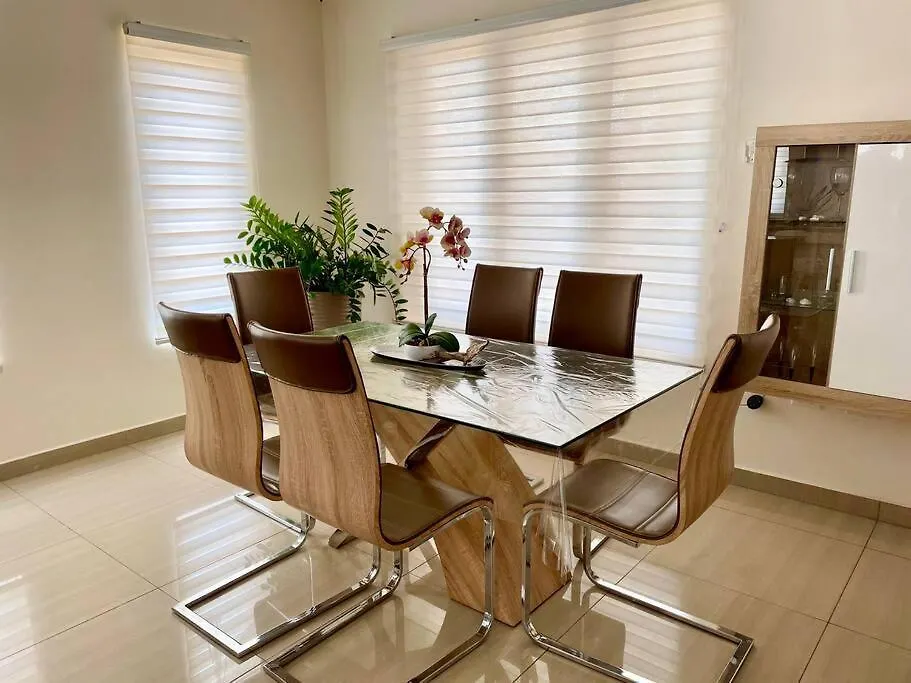 Modern Relaxing Vacation Villa Oranjestad Semesterbostad